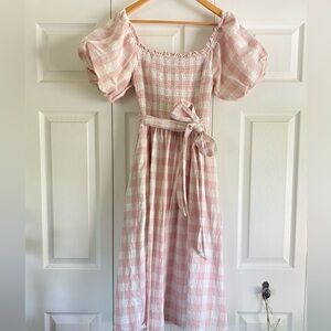 Pink gingham smocked puff sleeve tie midi dress